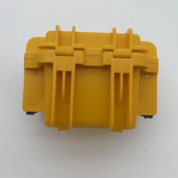 NEW Invicta Single Slot Impact Resistant Yellow Collector Diver Case Watch Box - Picture 5 of 8